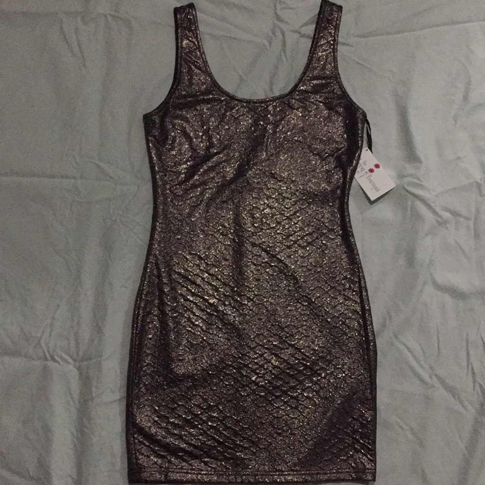 🔥FINAL PRICE🔥 Shimmery dress with low back NWT